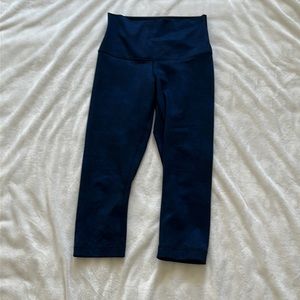 Lululemon - Blue with cross design cropped yoga leggings